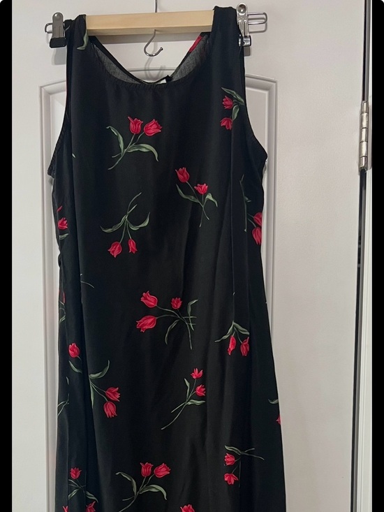 Teddi Dresses & Skirts - Vintage 90’s Teddi Dresses long dress with red Tulips and tie back. Size 10